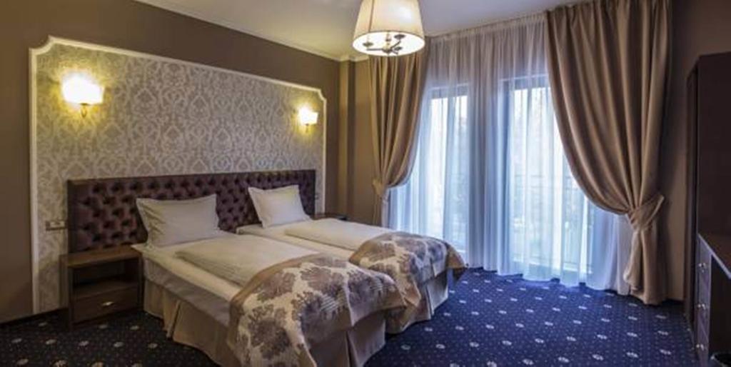 Hotel Bulevard هونيدوارا المظهر الخارجي الصورة